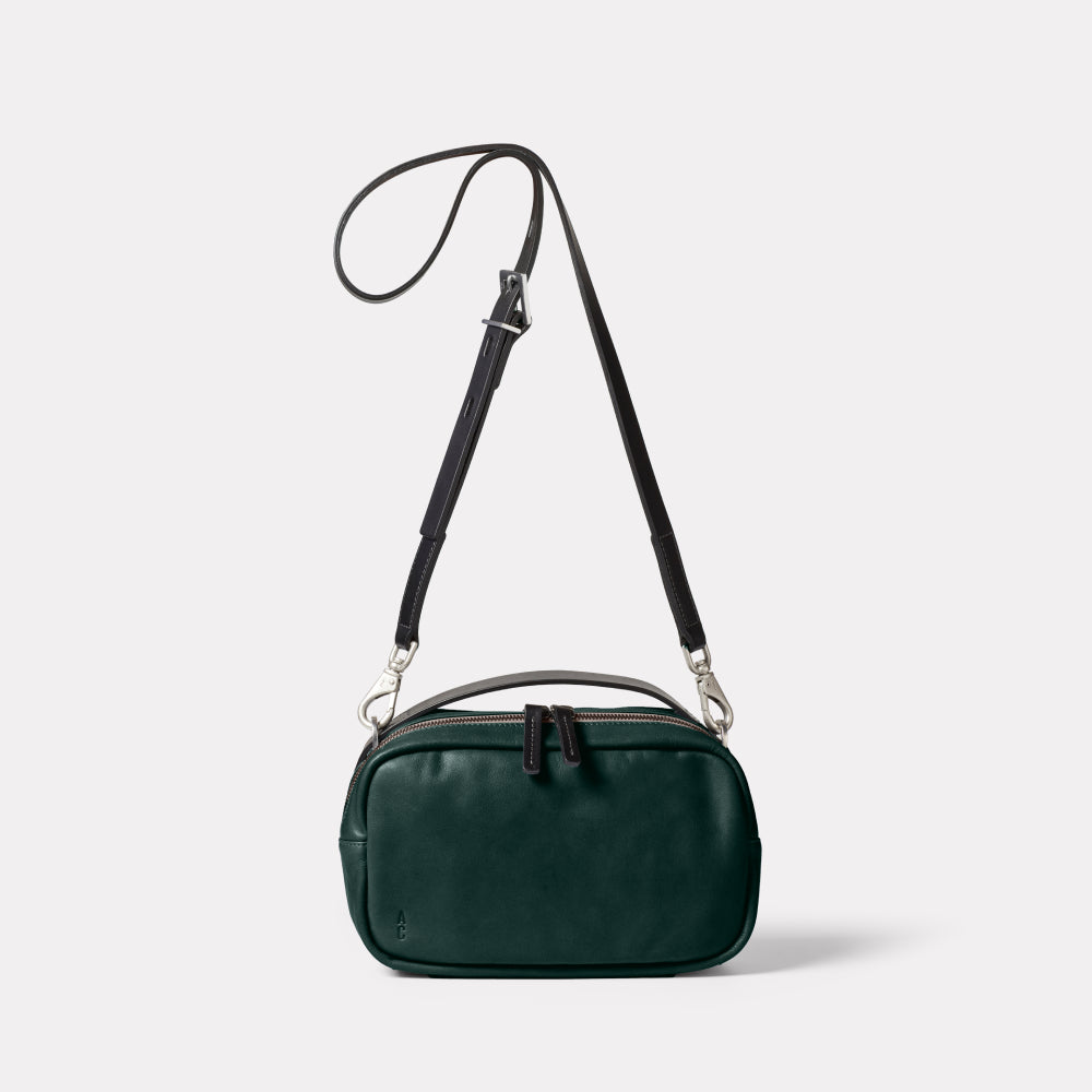 Leila Medium Leather Crossbody Bag in Verde