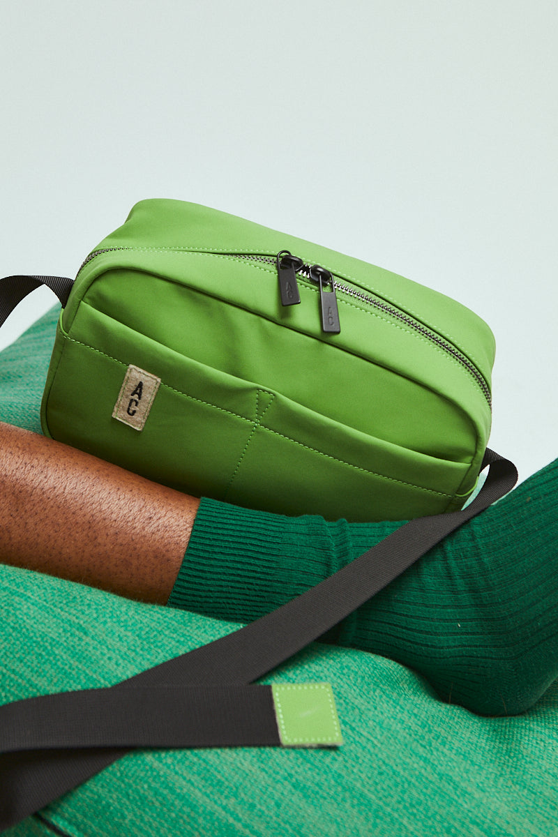 Hinge Hemp Crossbody Bag in Grass