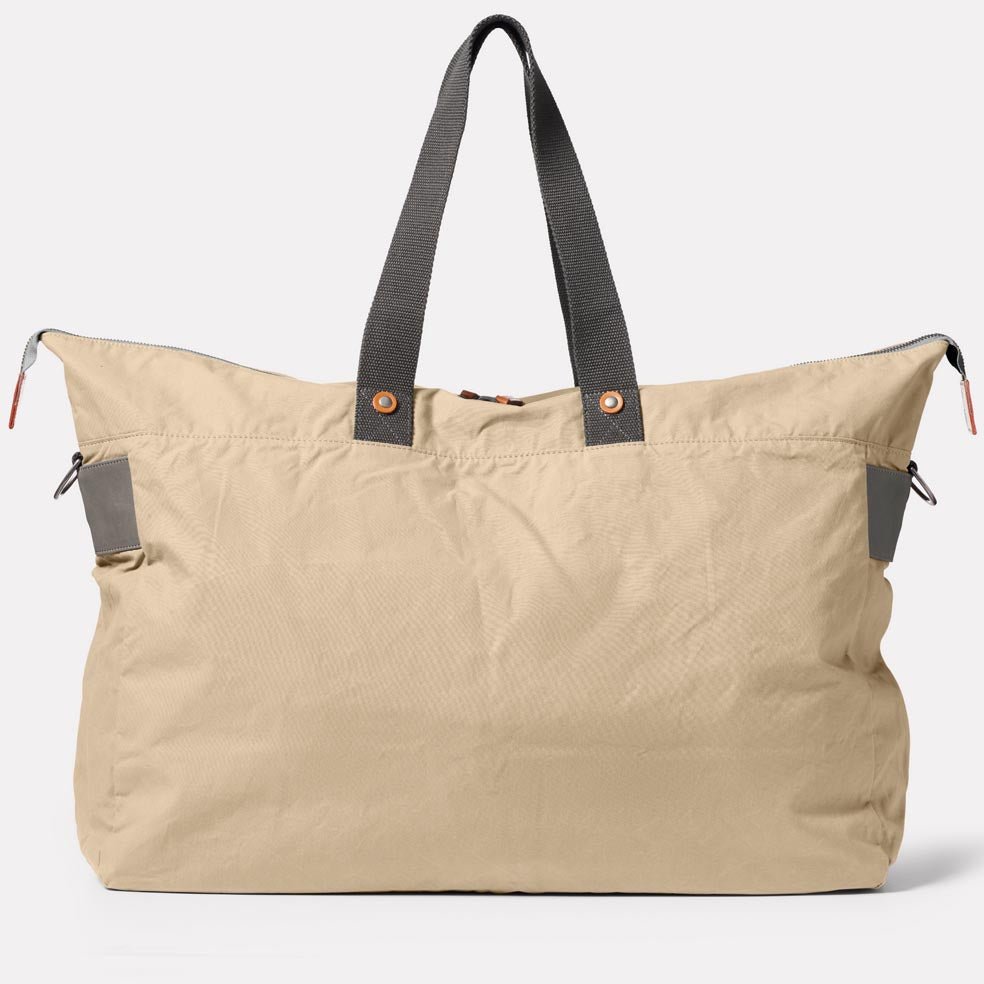 Freddie Waxed Cotton Holdall in Putty