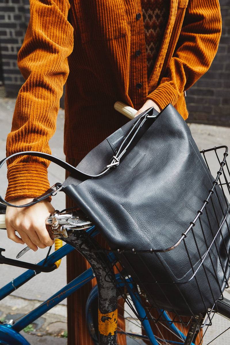 Lloyd Small Calvert Leather Bucket Bag in Black