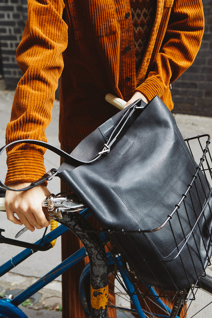 Lloyd Small Calvert Leather Bucket Bag in Black
