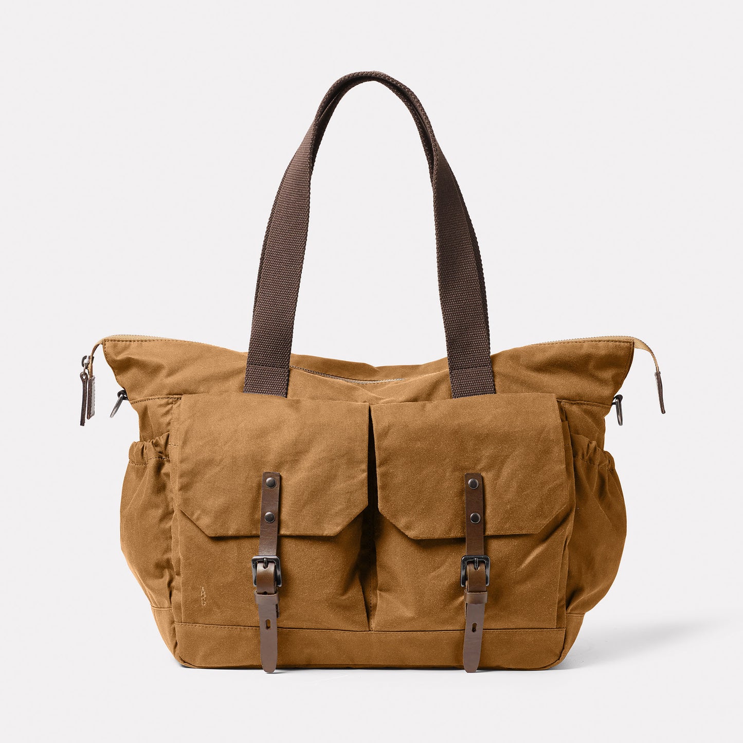Maxi Changing Holdall Bag in Chert