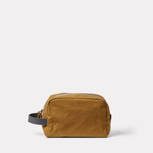 Simon Waxed Cotton Washbag in Gingerbread