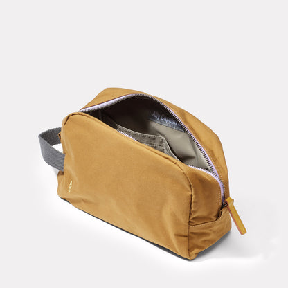 Simon Waxed Cotton Washbag in Gingerbread
