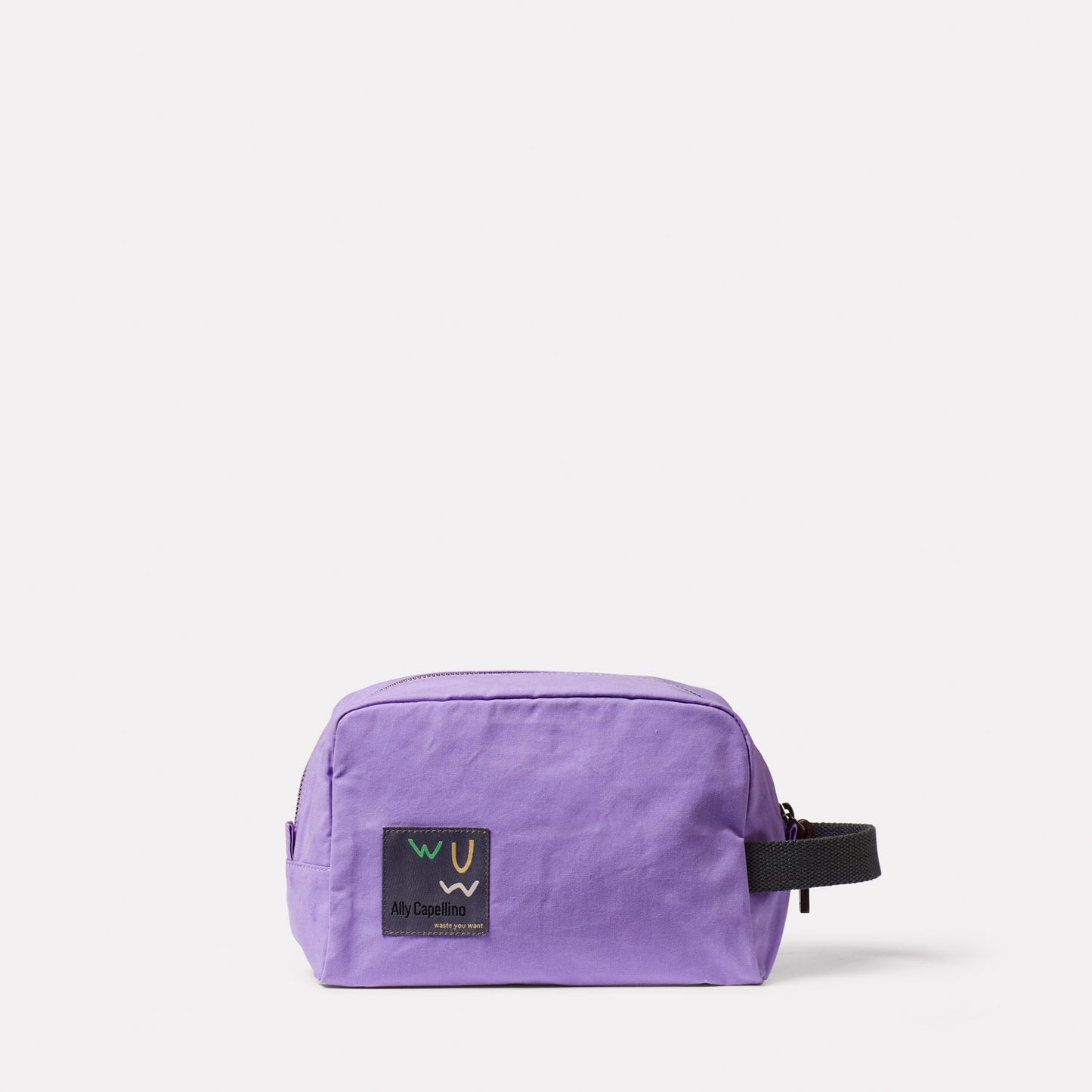 Simon Waxed Cotton Washbag in Lilac