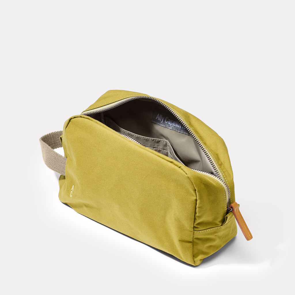 Simon Waxed Cotton Washbag in Sulfur
