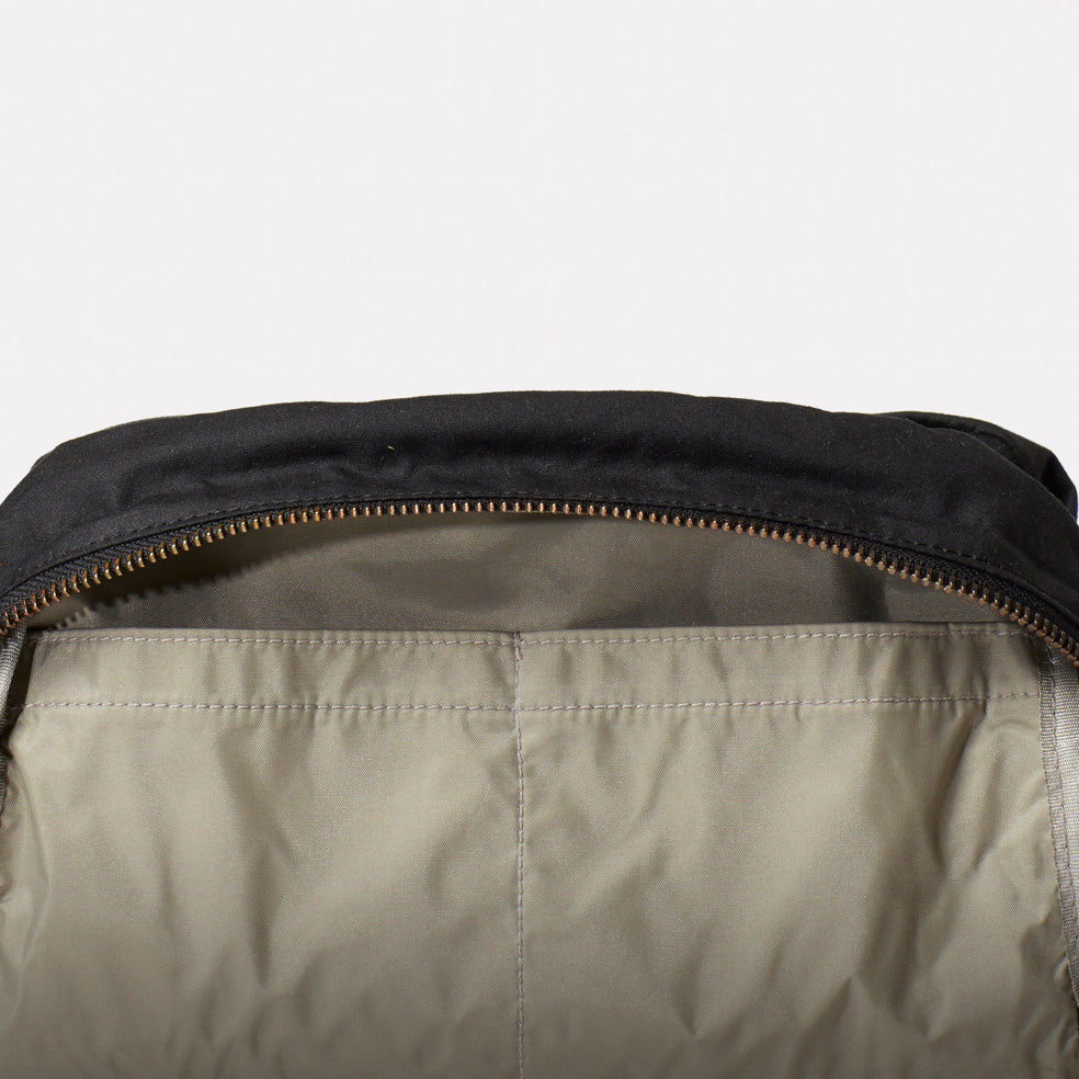 Simon Waxed Cotton Washbag in Black