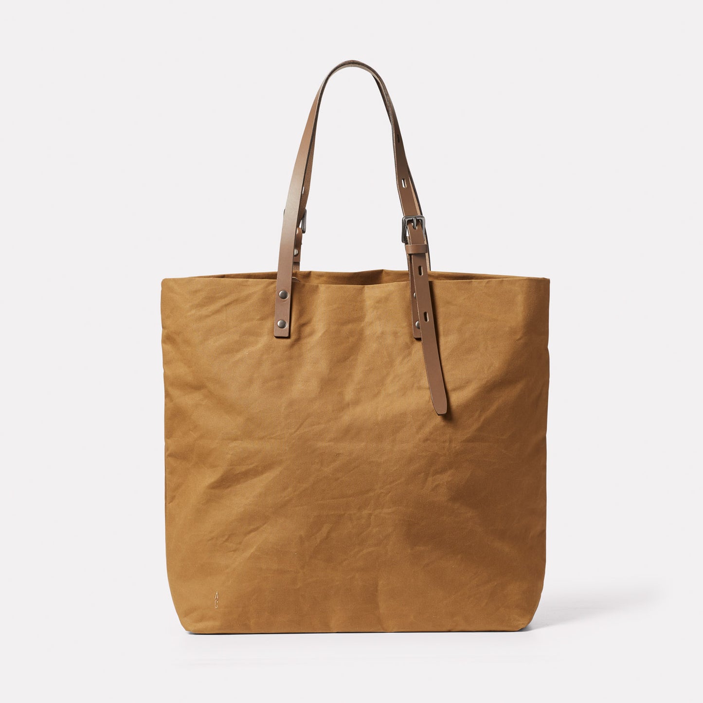 Natalie Waxed Cotton Tote in Chert