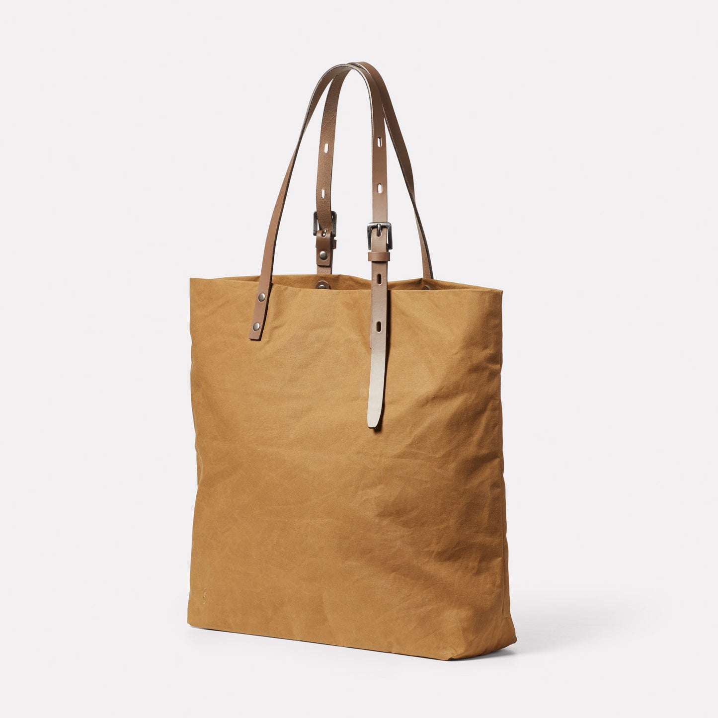 Natalie Waxed Cotton Tote in Chert