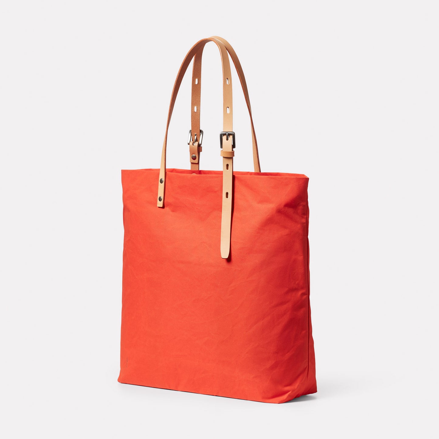 Natalie Waxed Cotton Tote in Lava
