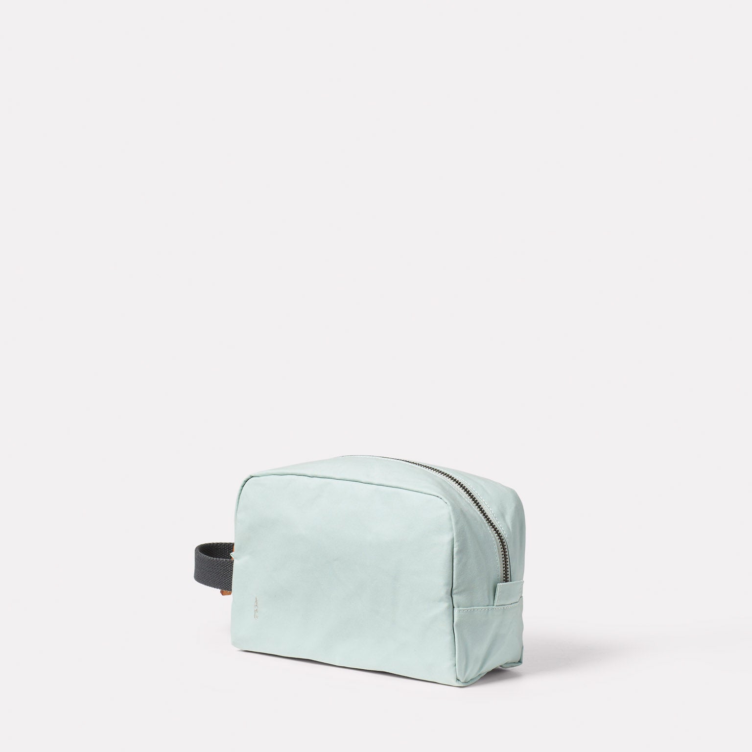 Simon Waxed Cotton Washbag in Iceberg