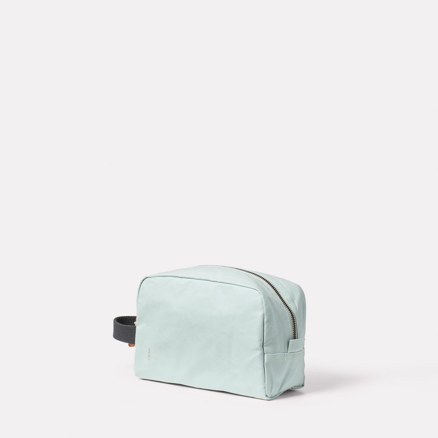 Simon Waxed Cotton Washbag in Iceberg
