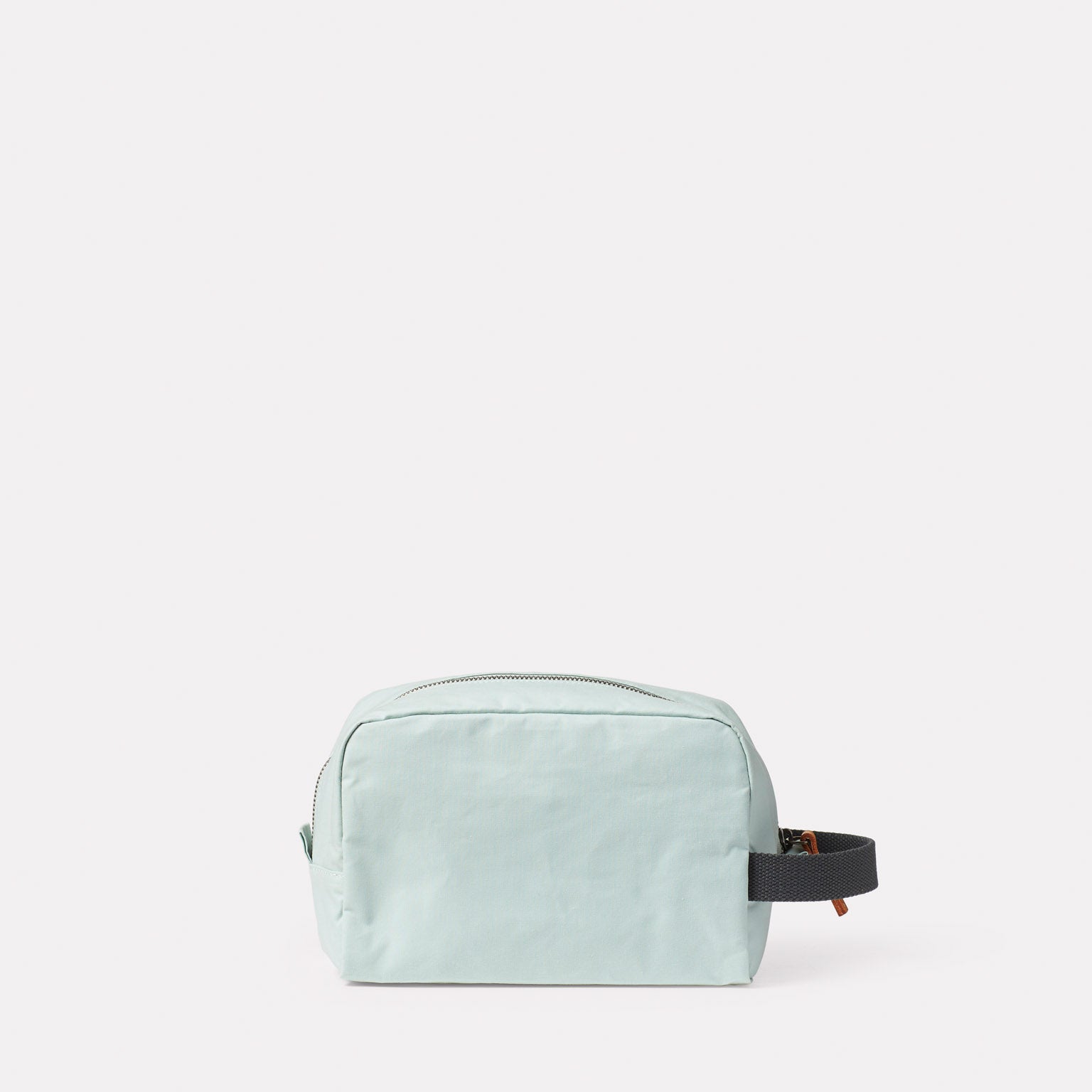 Simon Waxed Cotton Washbag in Iceberg