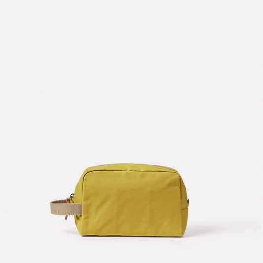 Simon Waxed Cotton Washbag in Sulfur