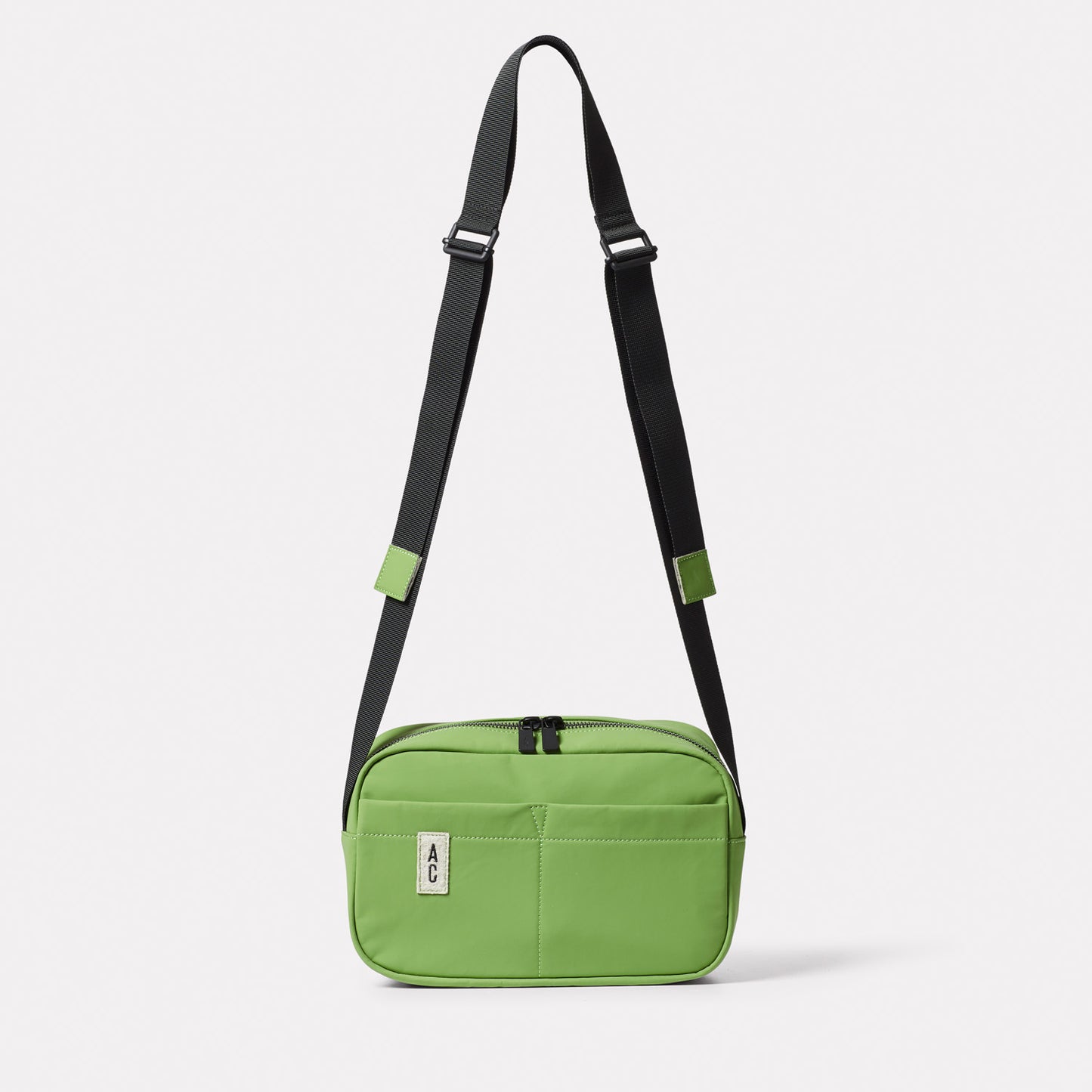 Hinge Hemp Crossbody Bag in Grass