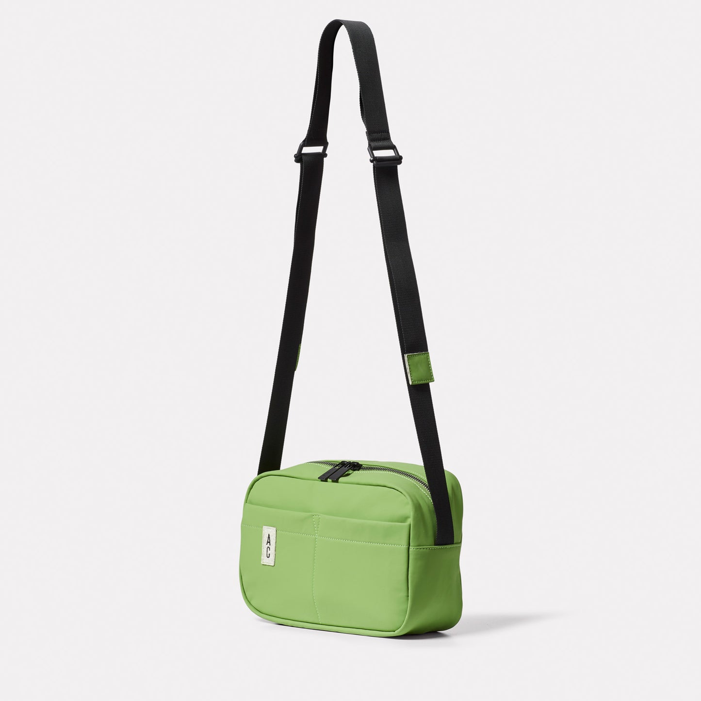 Hinge Hemp Crossbody Bag in Grass