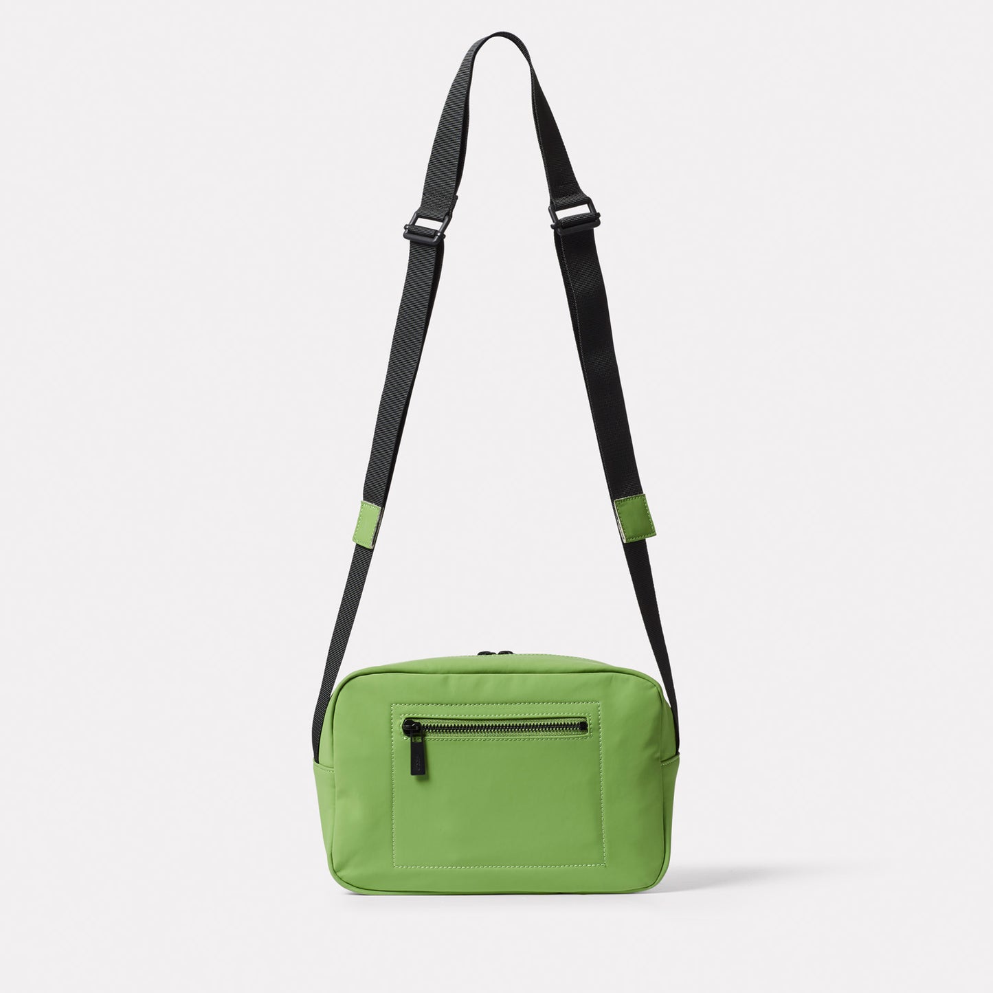 Hinge Hemp Crossbody Bag in Grass