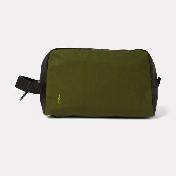 Simon Waxed Cotton Washbag in Hedge Green