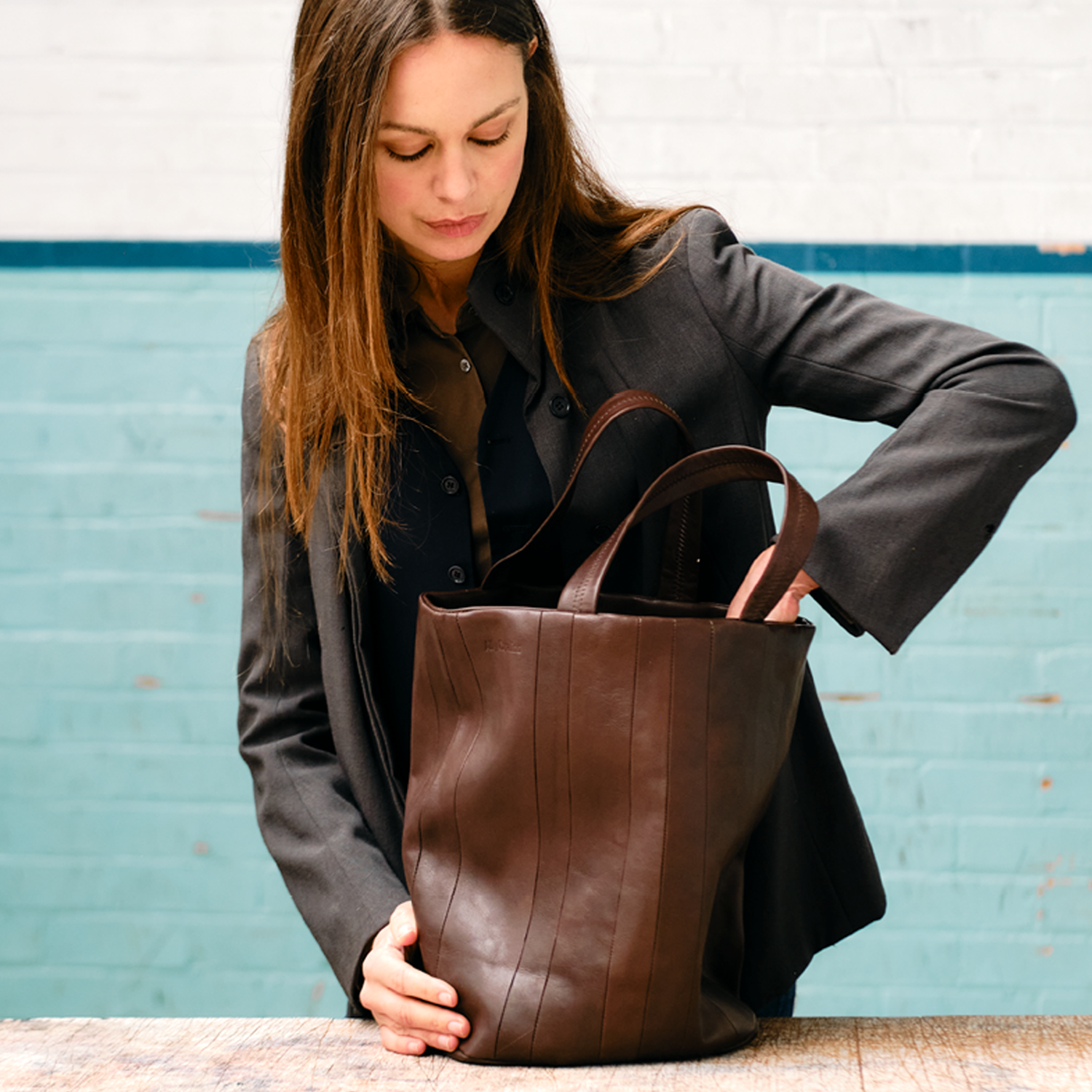 Bobby British Pasture Leather Bucket Bag in Bog