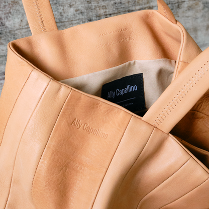 Bobby British Pasture Leather Bucket Bag in Natural