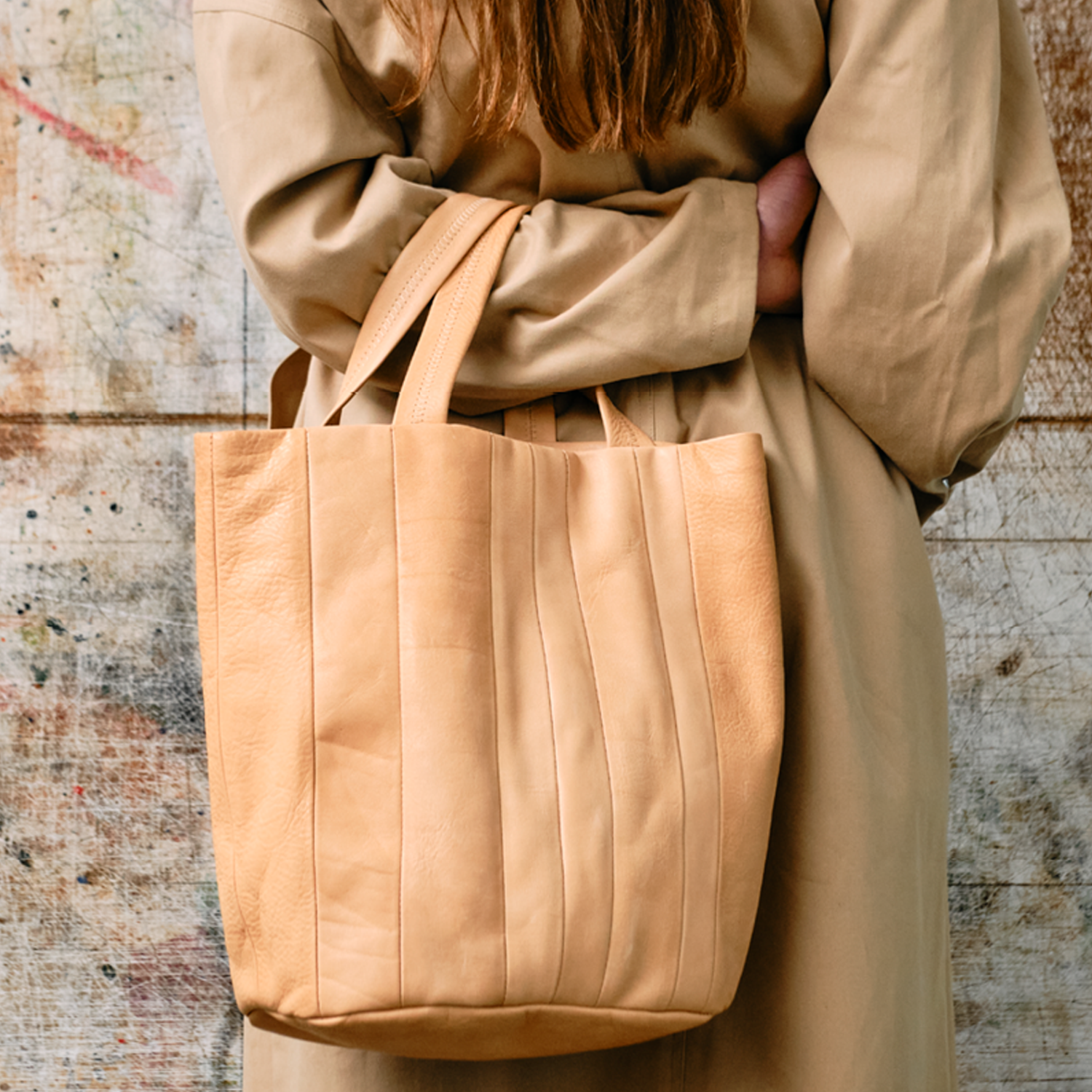 Bobby British Pasture Leather Bucket Bag in Natural