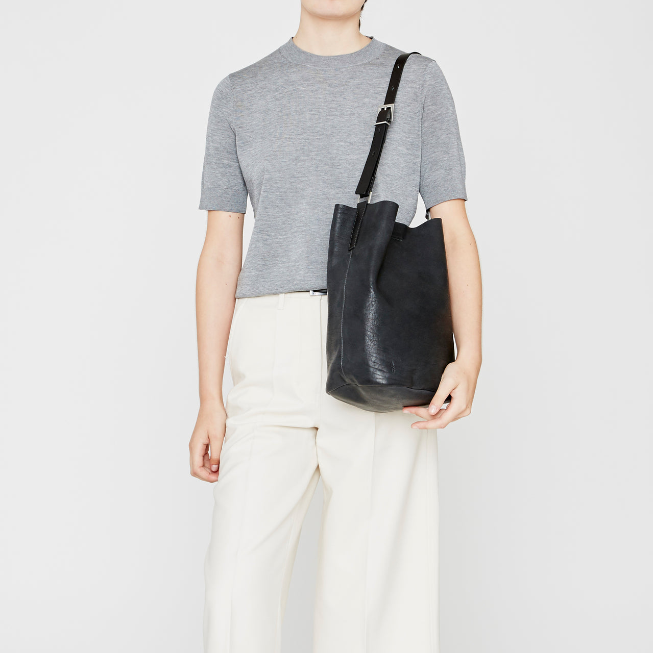 Lloyd Small Calvert Leather Bucket Bag in Moss