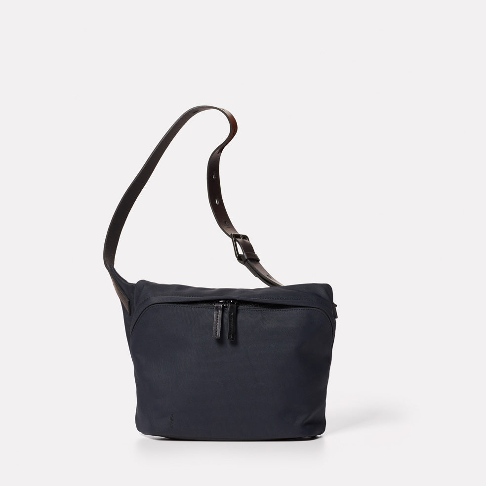 Brin Granular City Bodybag in Midnight