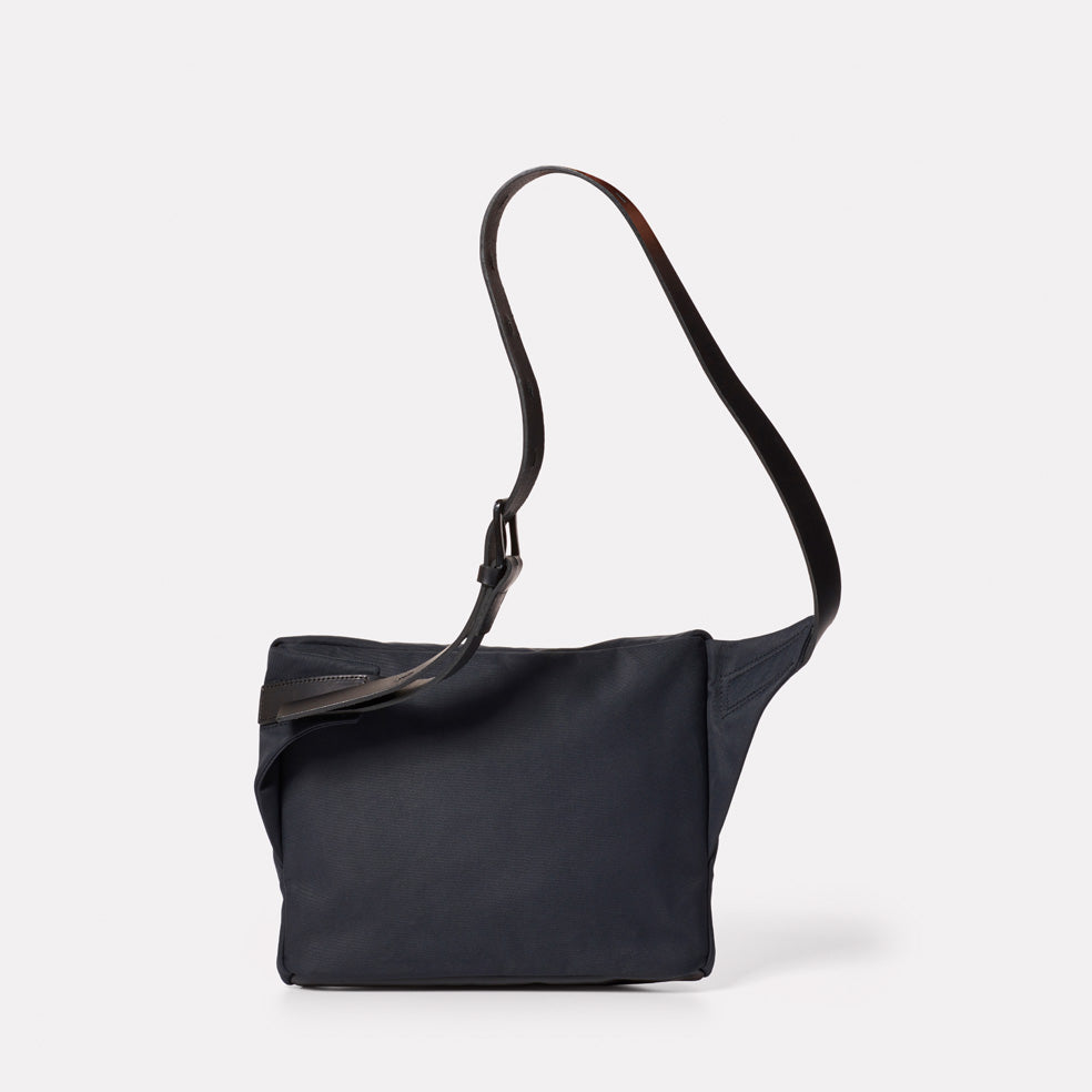Brin Granular City Bodybag in Midnight