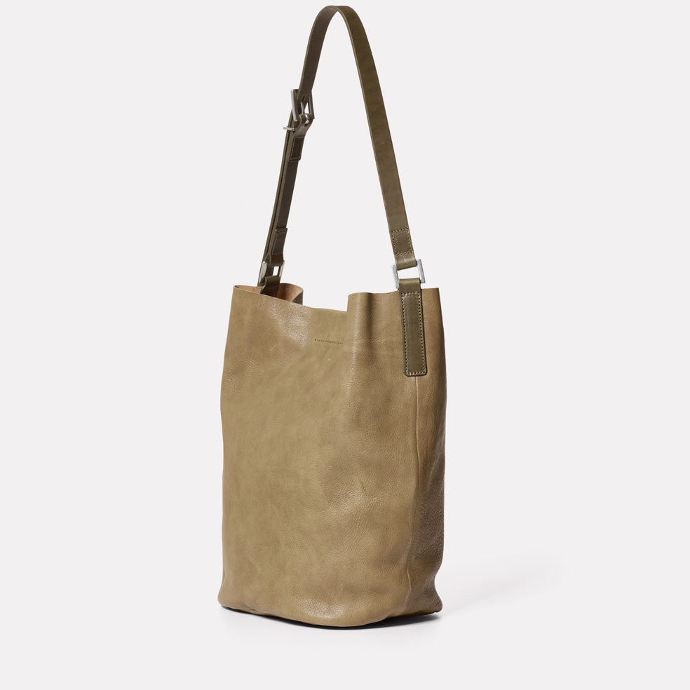 Lloyd Small Calvert Leather Bucket Bag in Moss