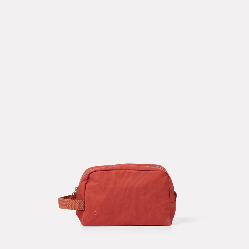 Simon Waxed Cotton Washbag in Brick