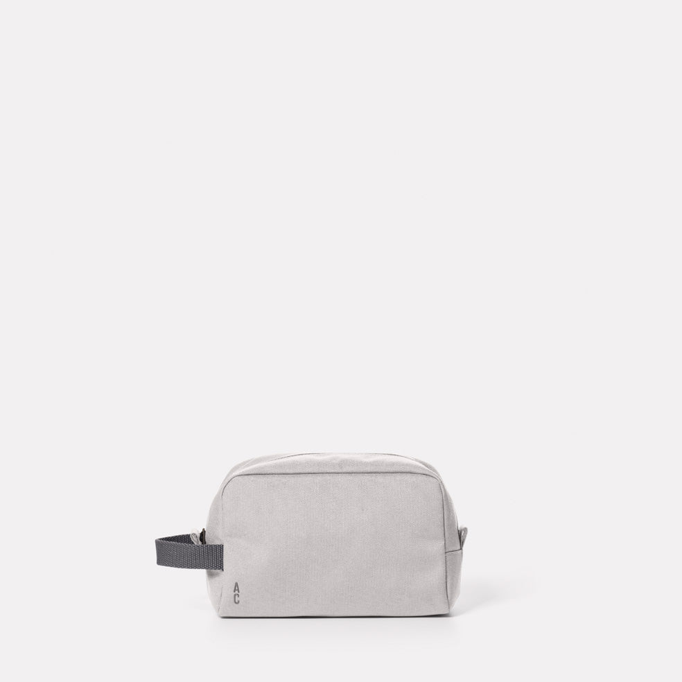 Simon Travel And Cycle Washbag in Wolf