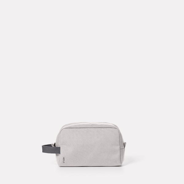 Simon Travel And Cycle Washbag in Wolf Front