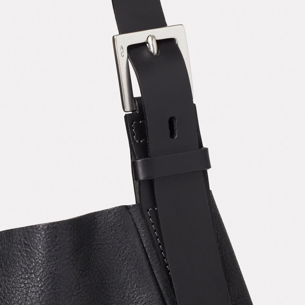 Cleve Large Calvert Leather Shoulder Bag in Black