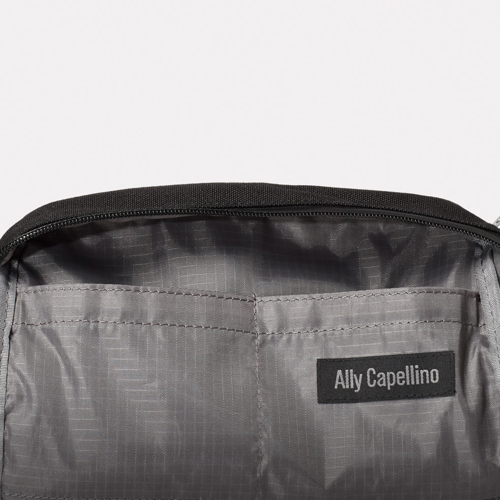 Simon Travel And Cycle Washbag in Black