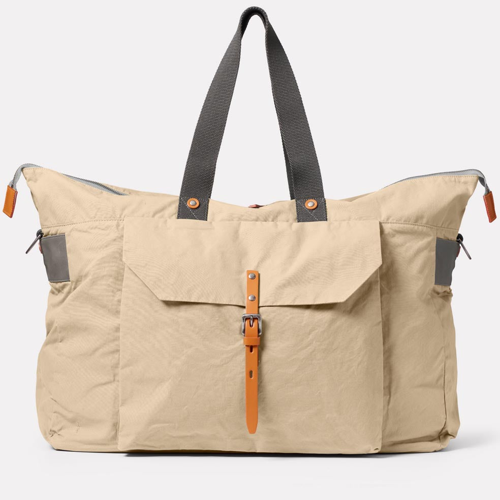 Freddie Waxed Cotton Holdall in Putty Front