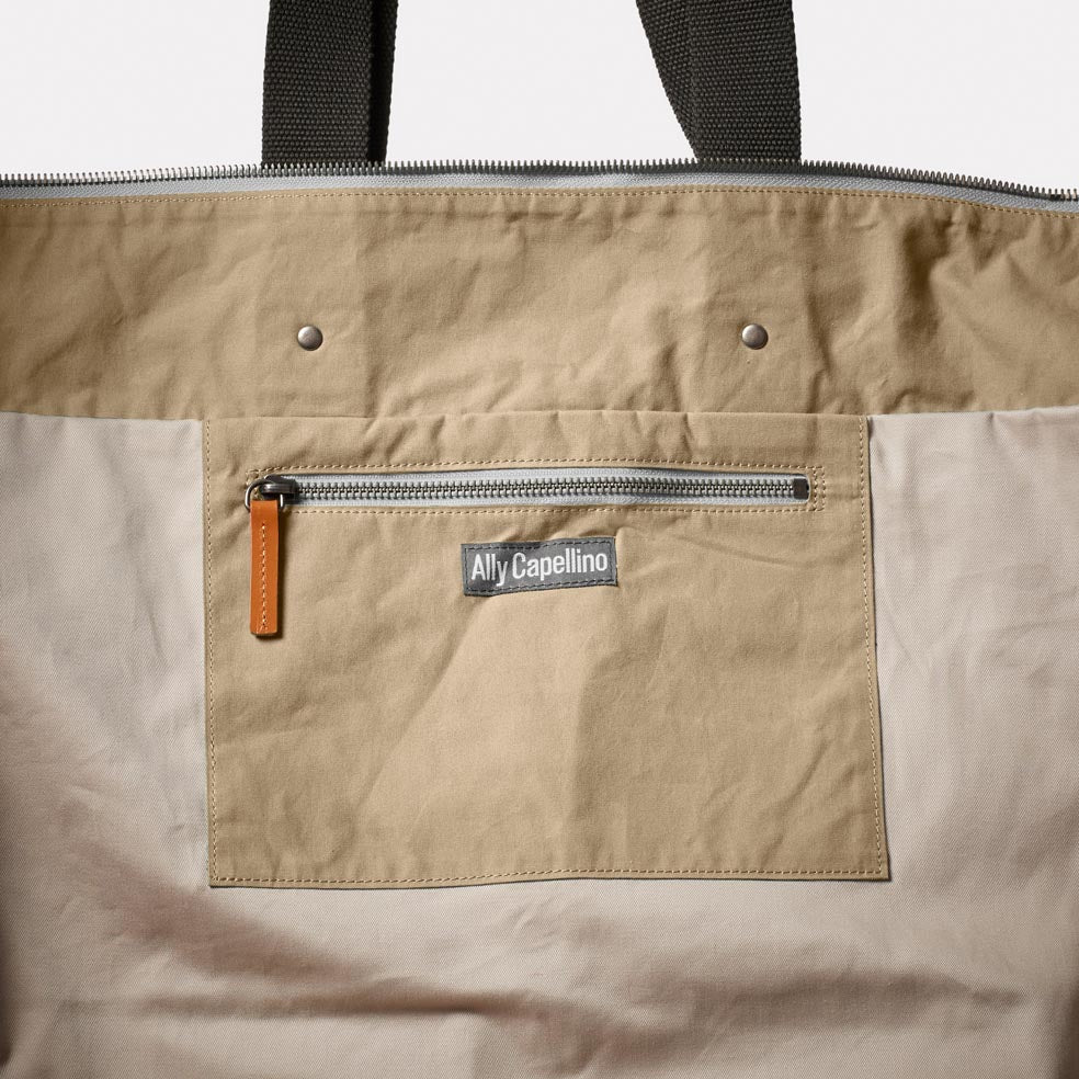 Freddie Waxed Cotton Holdall in Putty