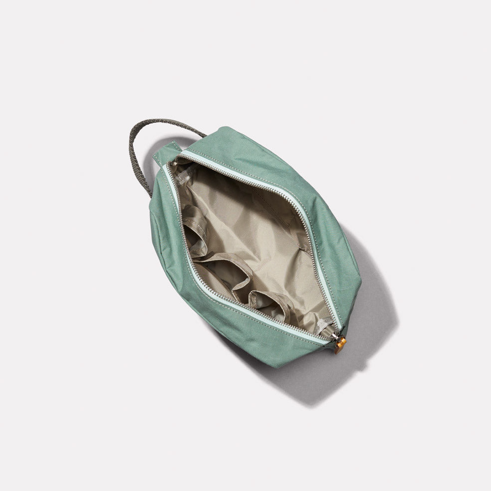 Simon Waxed Cotton Washbag in Green