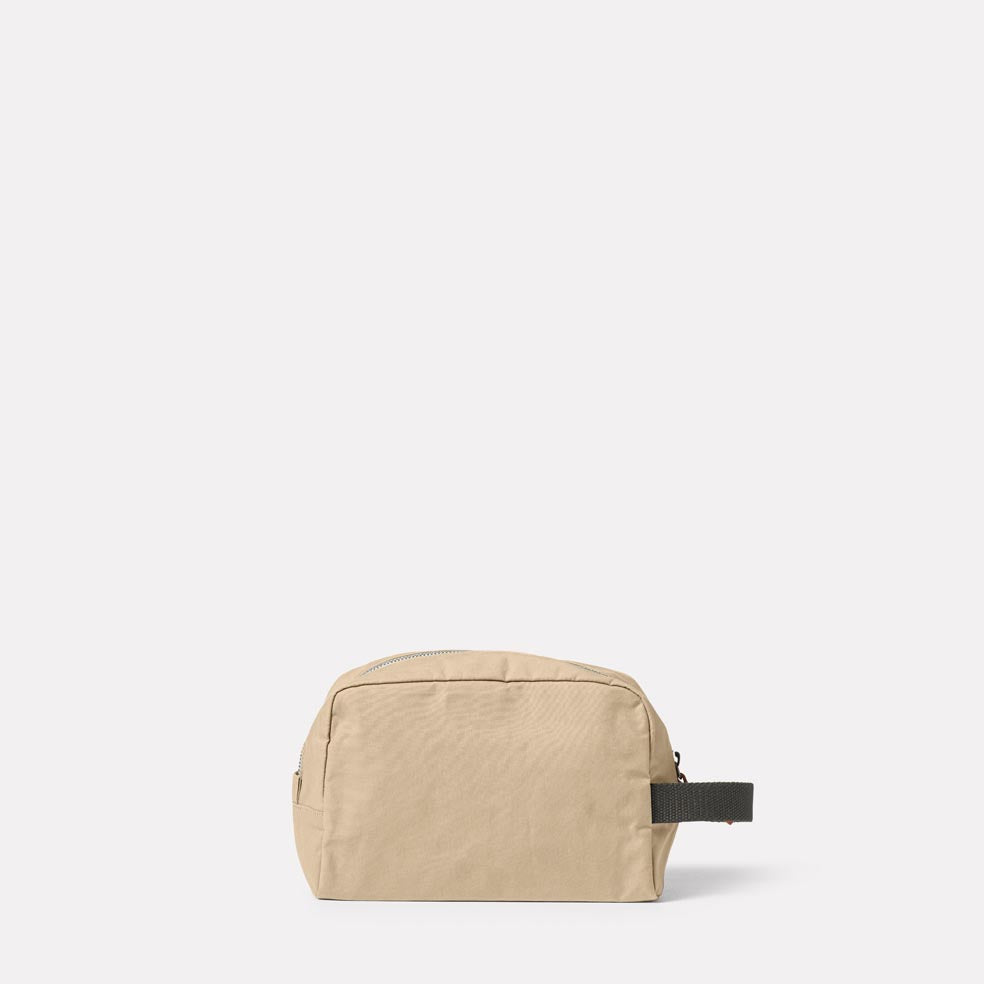 Simon Waxed Cotton Washbag in Putty