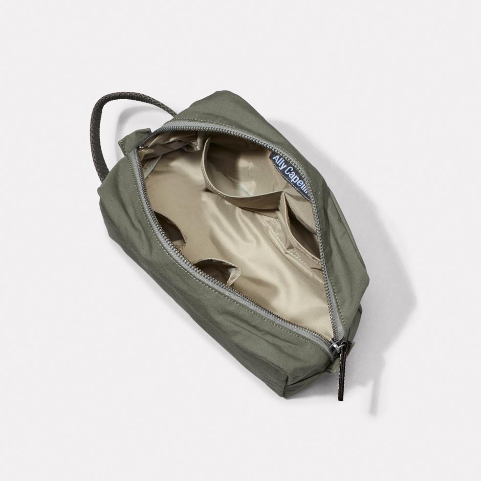 Simon Waxed Cotton Washbag in Army Green