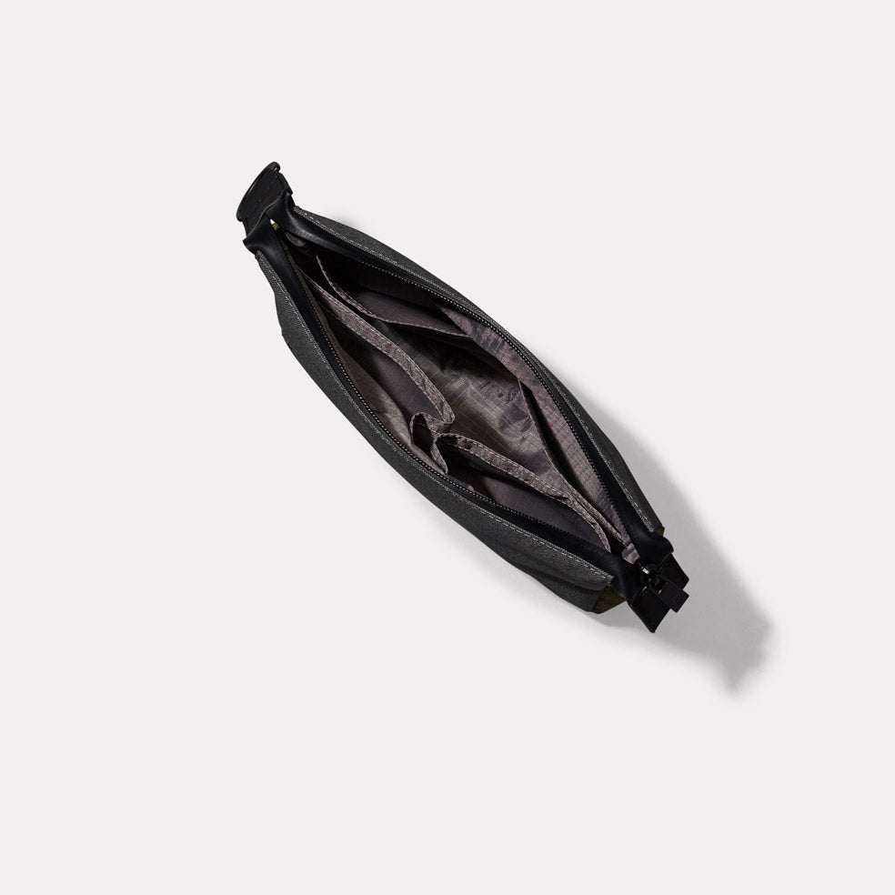 Wiggy Travel and Cycle Washbag in Drizzle & Green