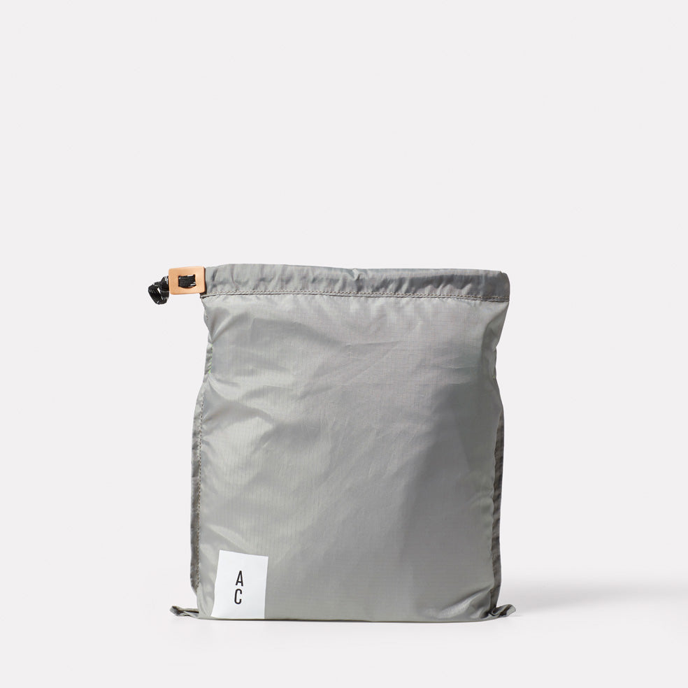 Hamish Packable Mac in Navy and Grey
