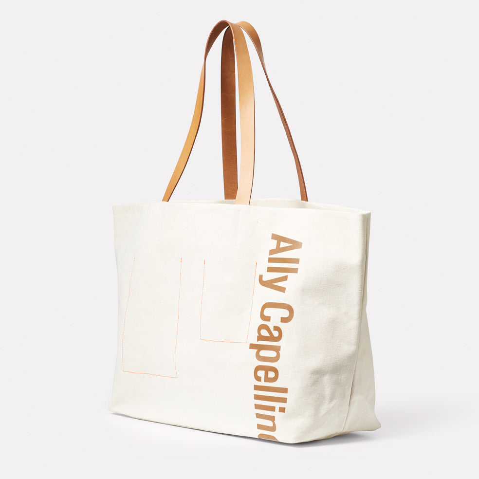 Cleo canvas messenger bag 2025