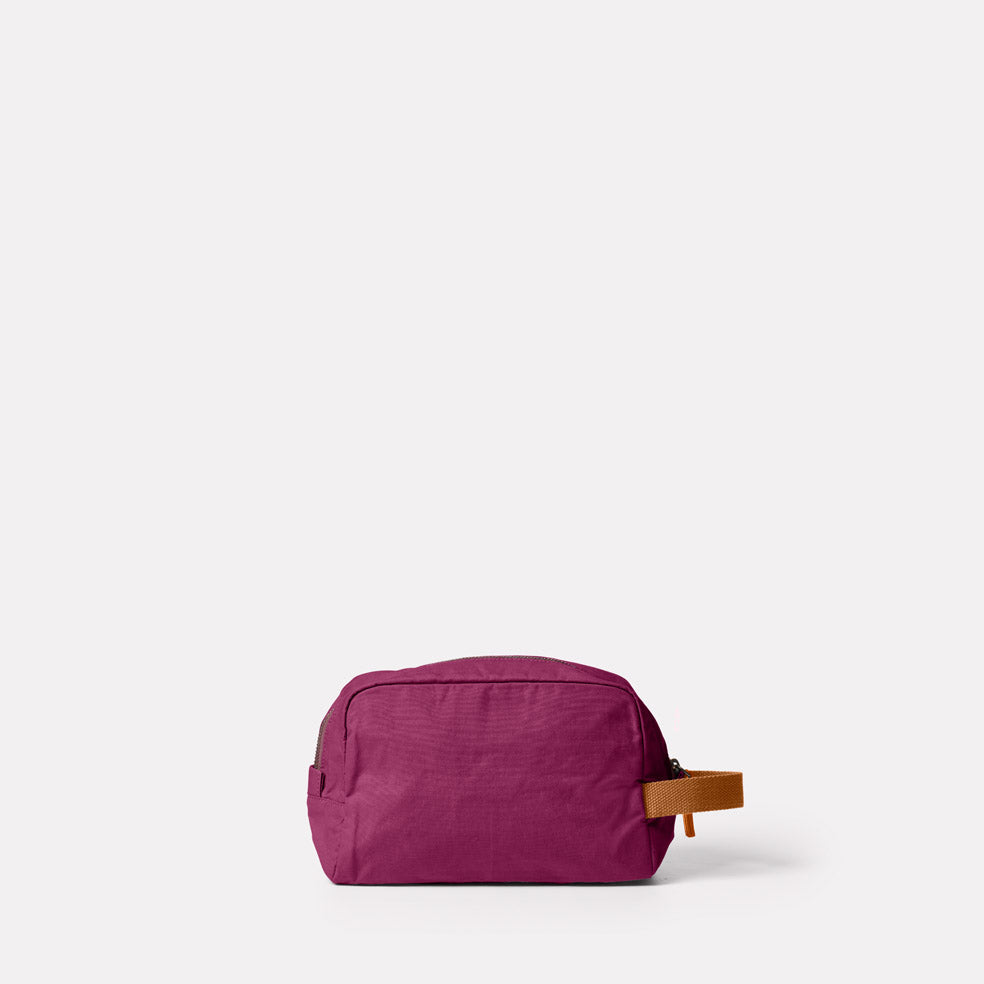 Simon Waxed Cotton Washbag in Plum