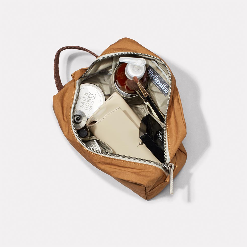 Simon Waxed Cotton Washbag in Walnut