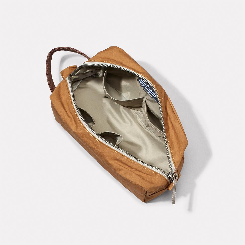 Simon Waxed Cotton Washbag in Walnut