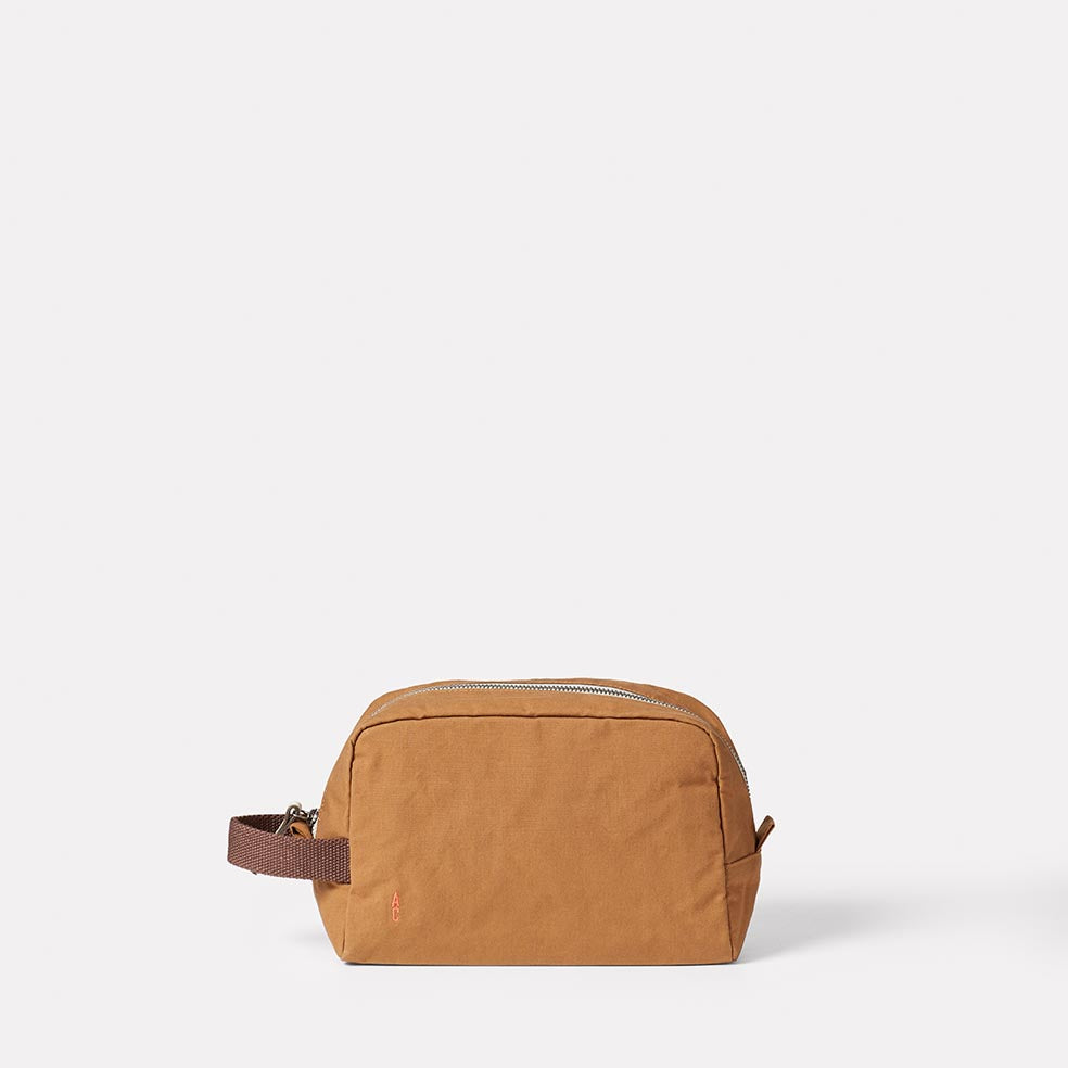 Simon Waxed Cotton Washbag in Walnut