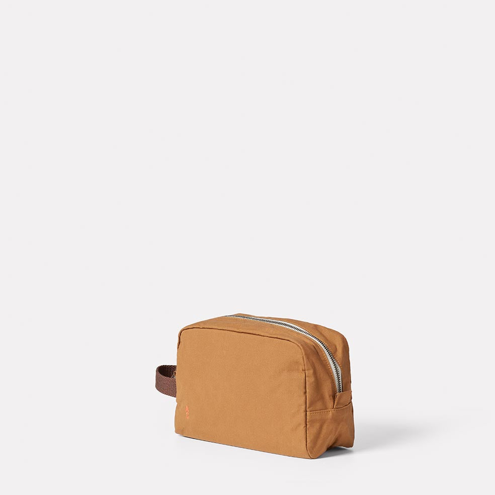 Simon Waxed Cotton Washbag in Walnut